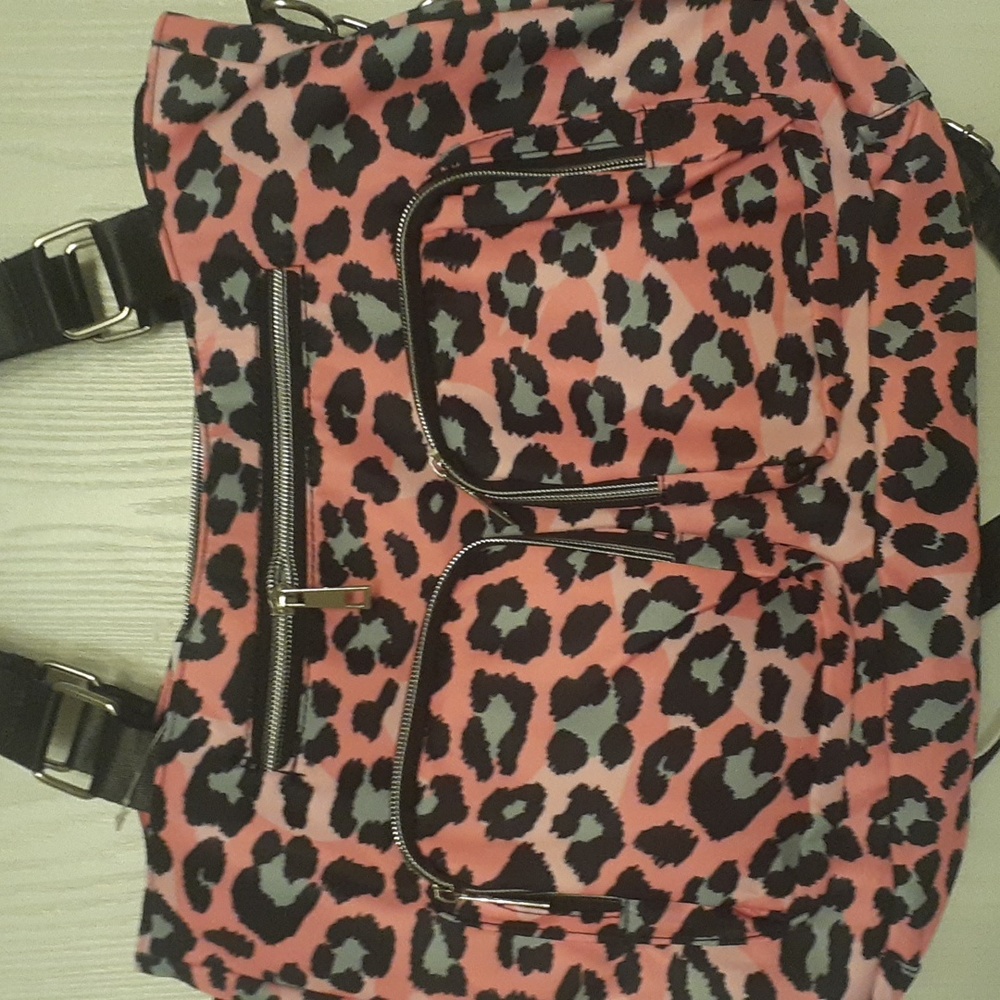 Animal print / crossbody tote bag ( super light ) BRAND NEW.